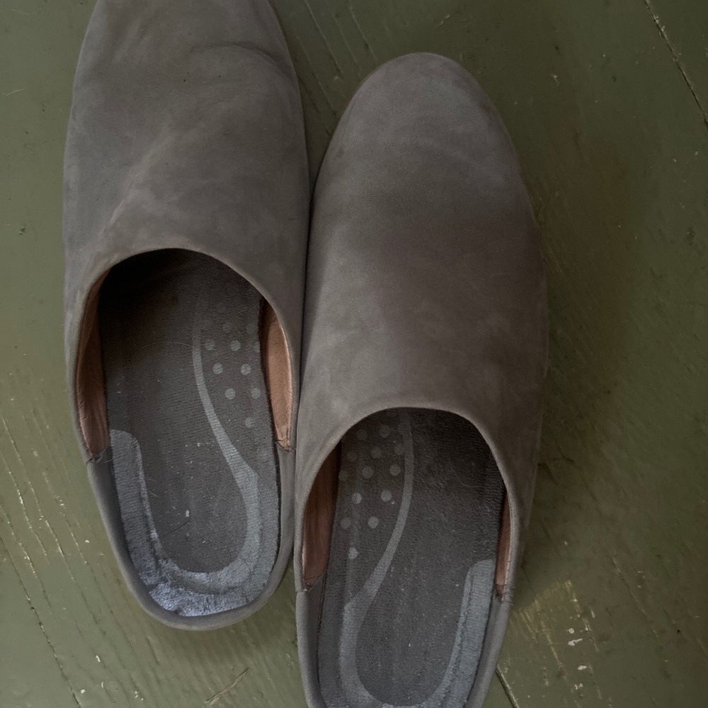 Naot Women’s Gray Suede Leather Size 38 US 7